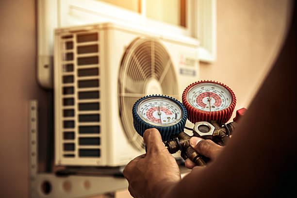 Professional Hvac technician working in Eden Prairie, MN